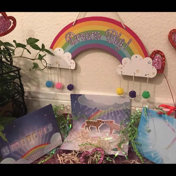 Kisses Pop Up Love Greeting Cards. - Picture 4 of 8